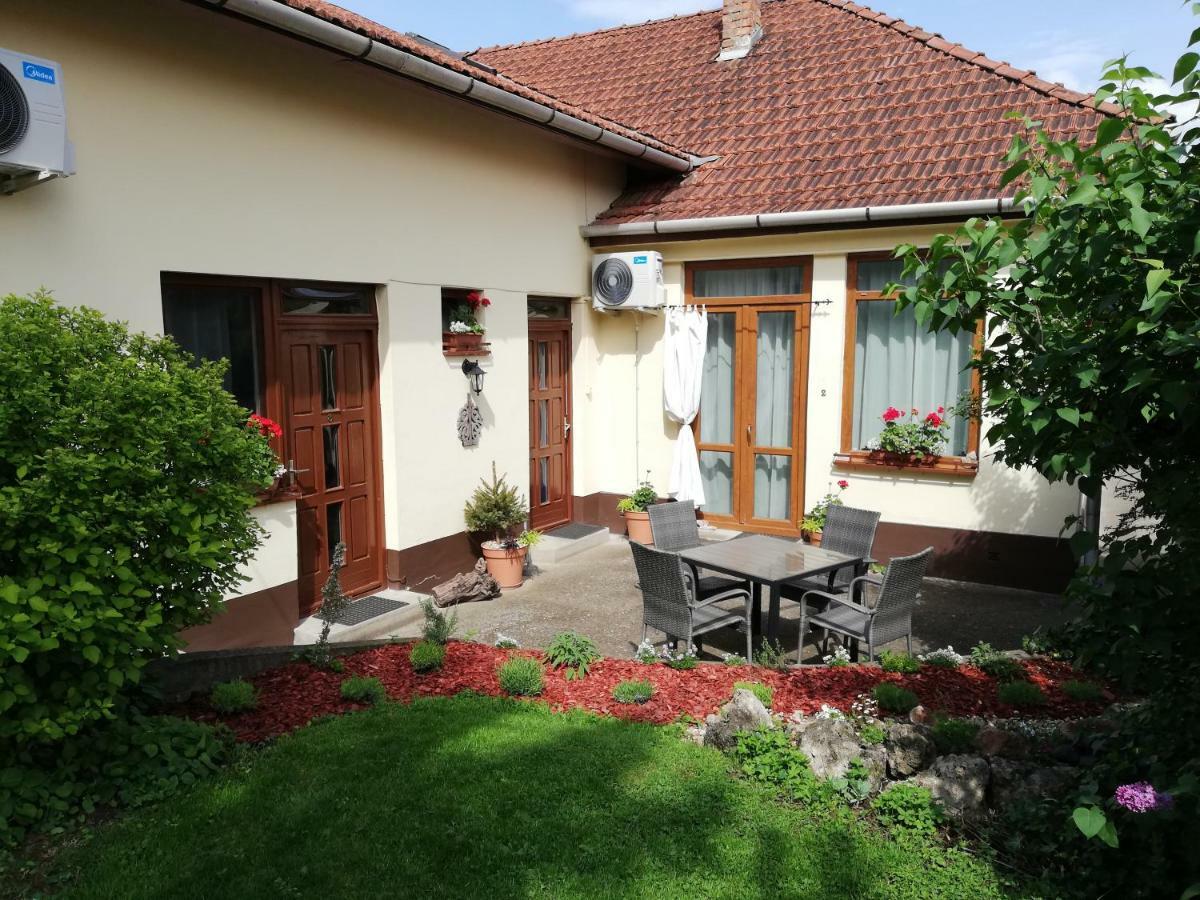 Gyoengyszem Vendeghaz Hotel Eger Bagian luar foto